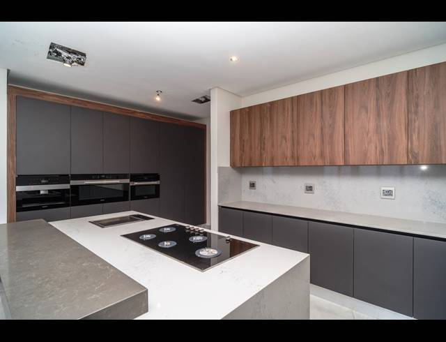 6 BEDROOM HOUSE FOR SALE IN IZINGA ESTATE